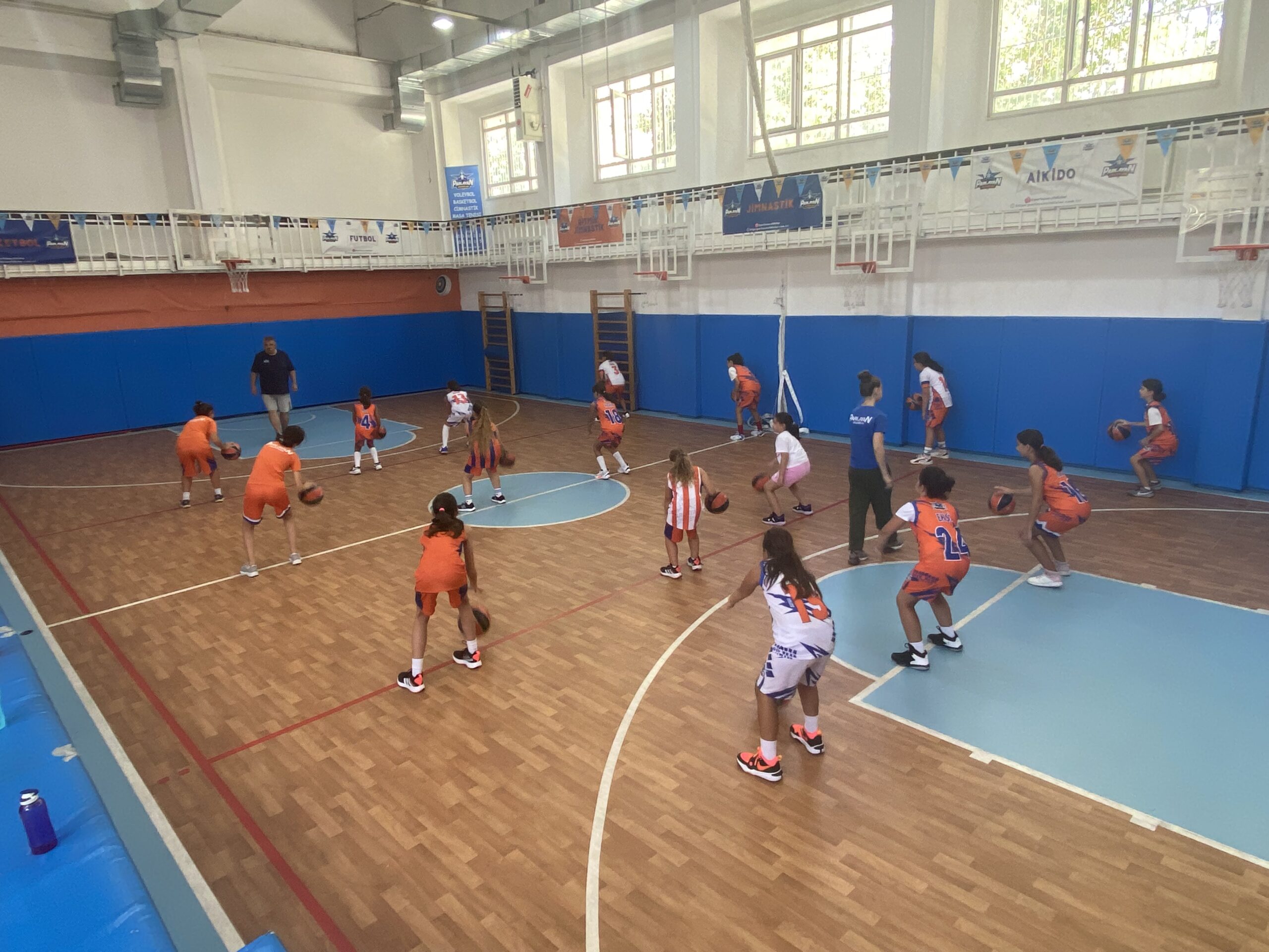 Parlayan Yıldızlar Kadıköy Basketbol Okulu