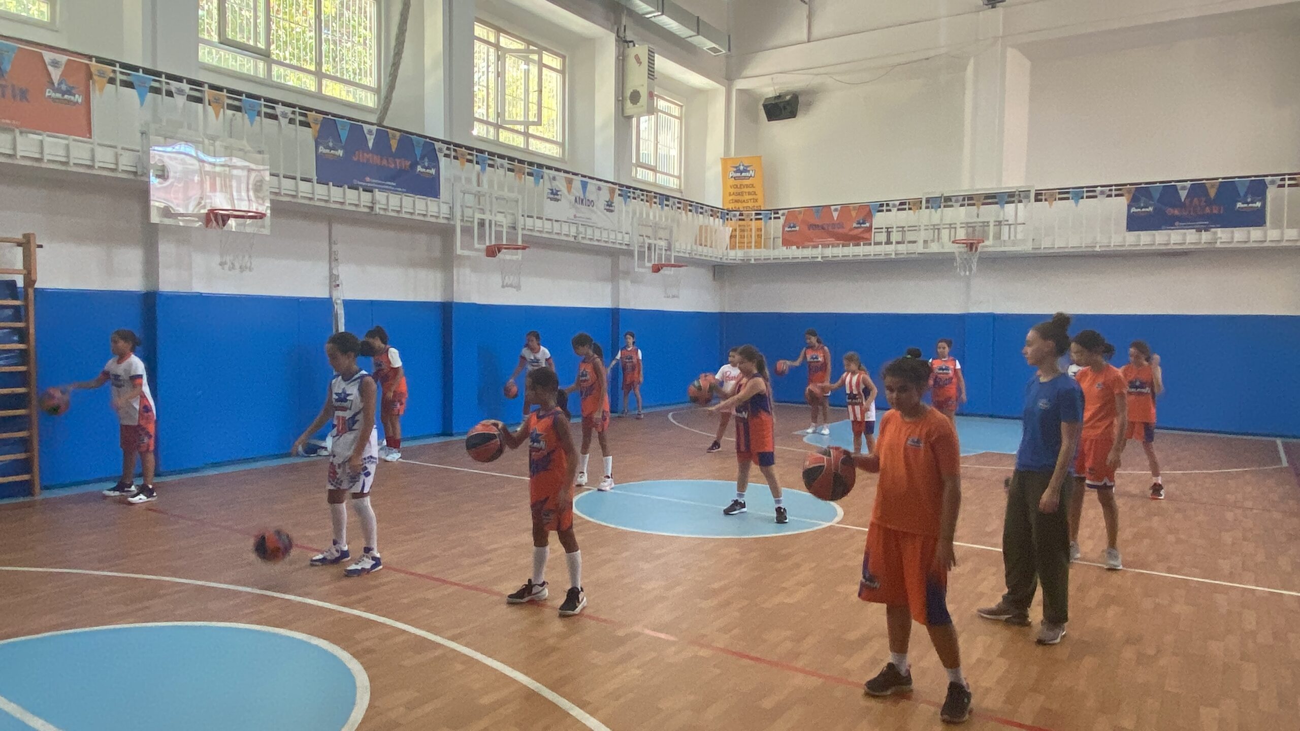 Parlayan Yıldızlar Kadıköy Basketbol Okulu